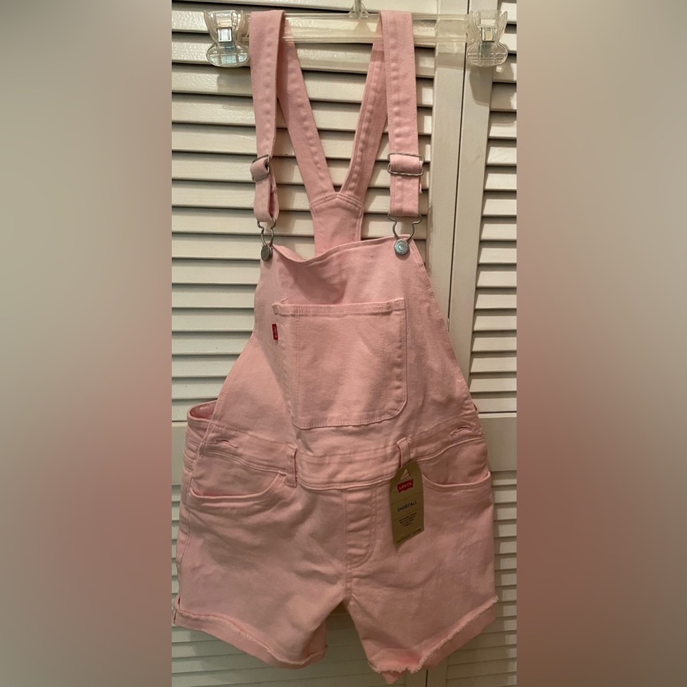Girls Levi’s denim shortalls. NWT. Light pink. Size 16 regular.
